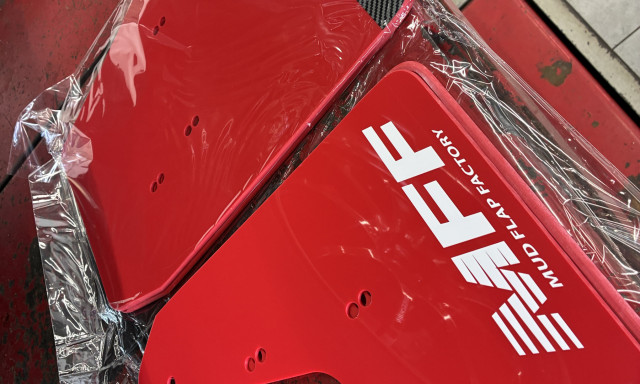 GRヤリス MFFさんのマッドフラップ取り付け