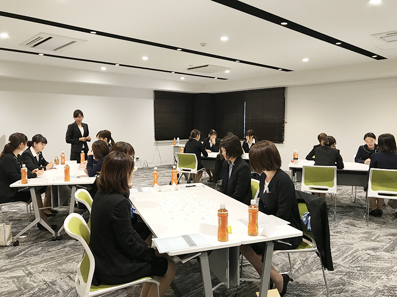 フロアスタッフ研修のイメージ